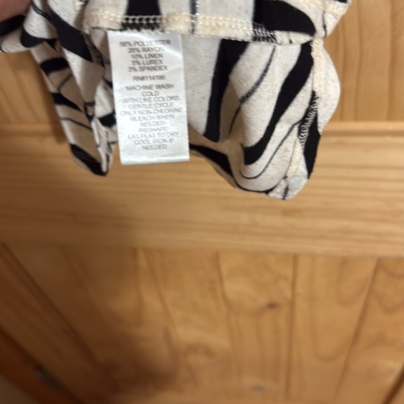 89th +MADISON Striped V-Neck Buttoned Women's Top - Picture 4 of 4